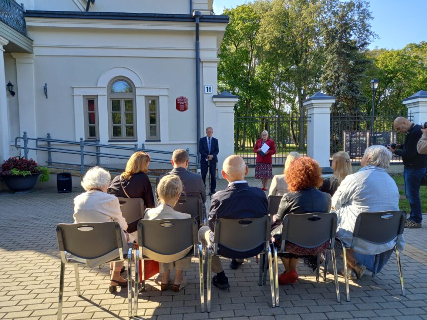 Vilniuje atidengta atminimo lenta, skirta Pasaulio tautų teisuoliams Antonovičiams atminti