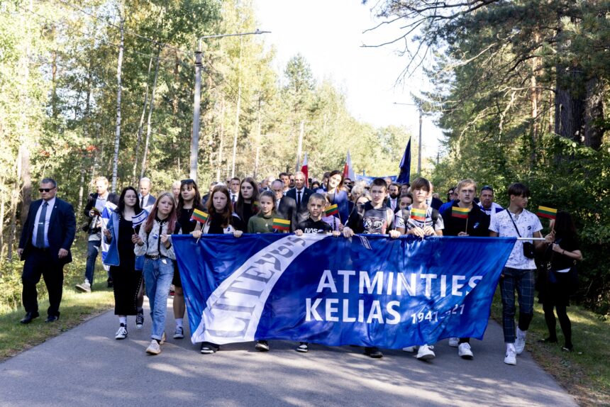 Išskirtine „Atminties kelio“ eisena mokiniai pagerbs Holokausto aukų atminimą Vilniuje 