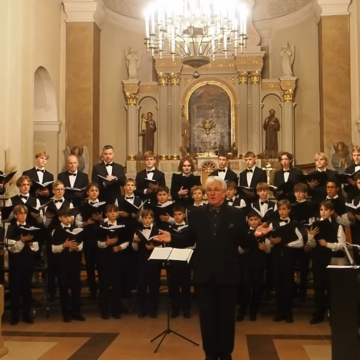 Berniukų ir jaunuolių choro „Ąžuoliukas“ koncertas Vievyje