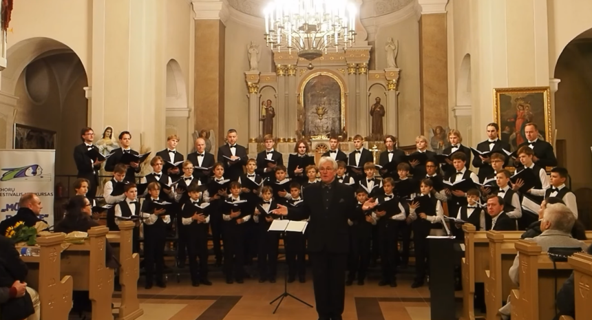 Berniukų ir jaunuolių choro „ąžuoliukas“ koncertas Vievyje