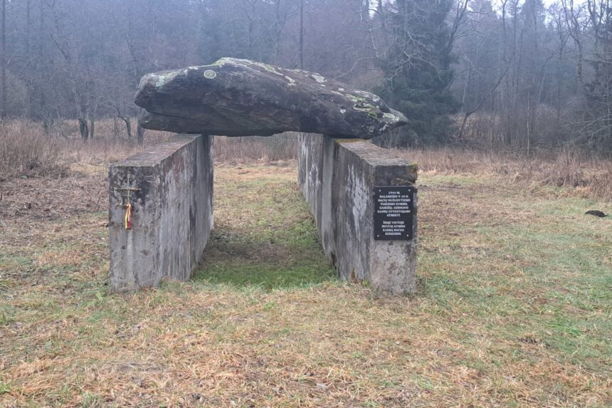 Sutvarkyta nacių sudeginto Gumbo kaimo vieta